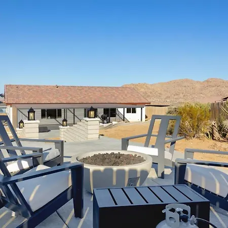 Of Wine & Gods - Hot Tub, Bbq And Fire Pit! Home